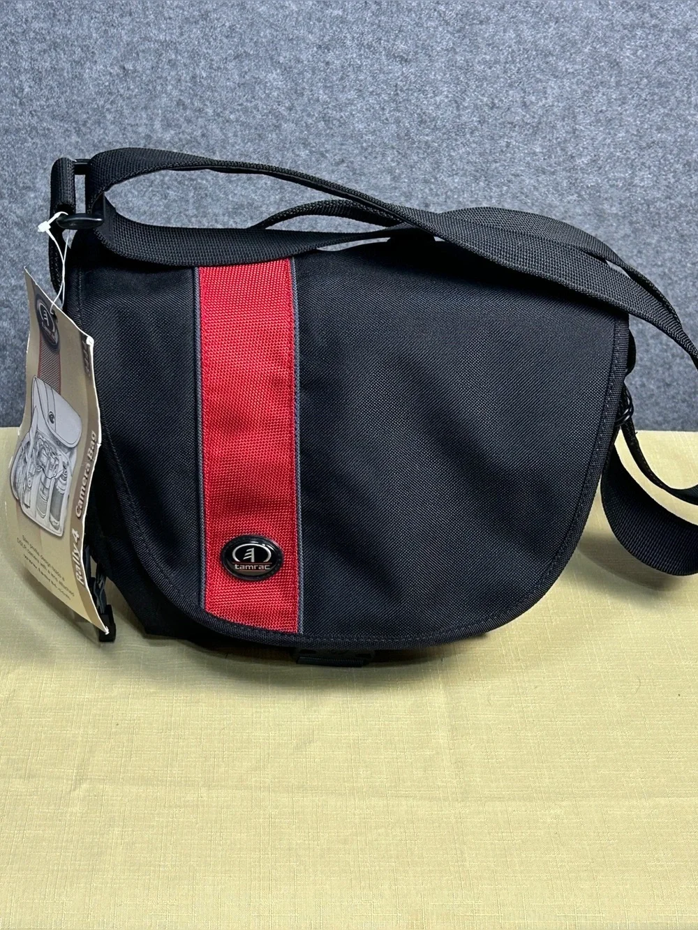 Tamrac Rally 4 Camera Shoulder Bag Black Red Padded Gear Case W/Dividers New
